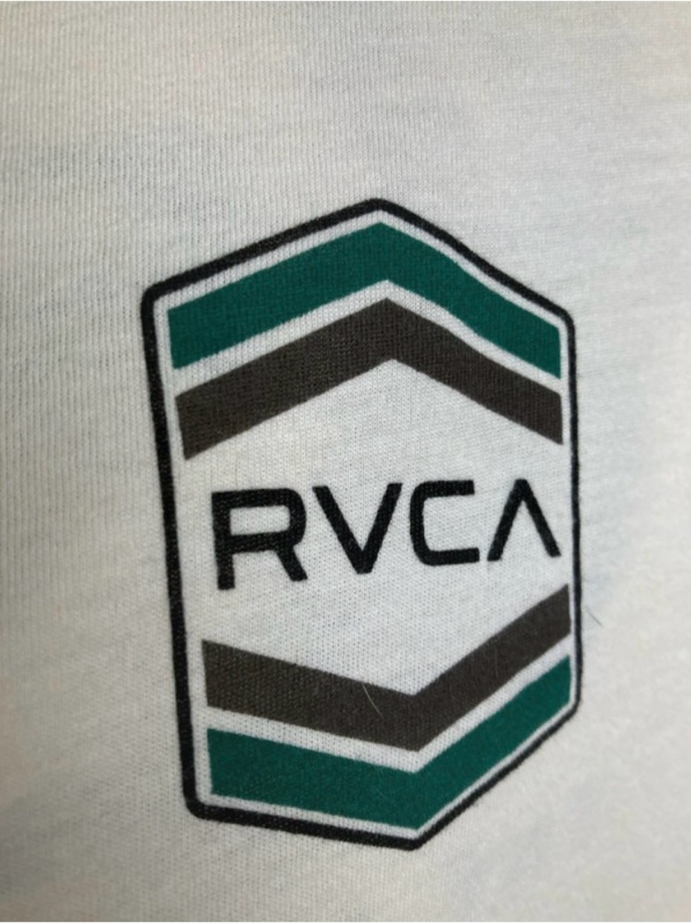 SOLD 🪬 RVCA T-Shirt - Picture 3 of 6
